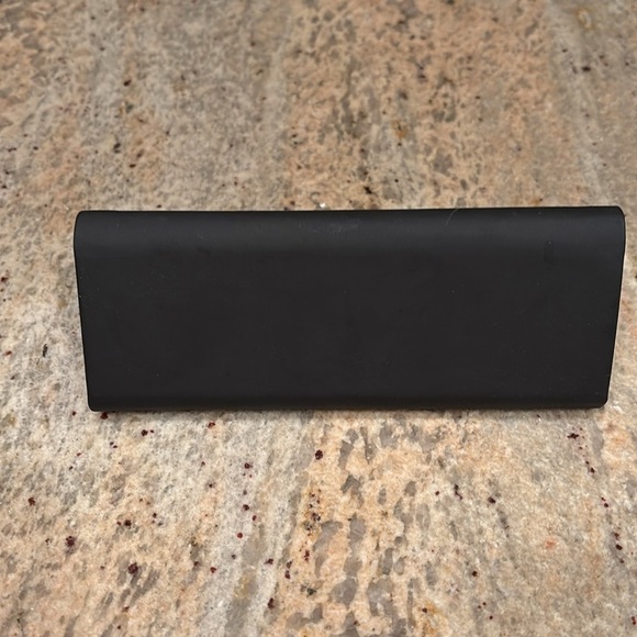 Maui Jim sunglasses soft shell case. Only case no glasses - Picture 4 of 6